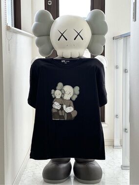 KAWS X Uniqlo collectable tee M L